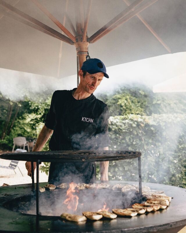 With the return of sunny days comes the return of barbecues ! 🔥What could be better than a grilled feast for your event ? Nothing is more convivial 🙌

Don't hesitate to contact us for more information on our barbecue buffets ✉️