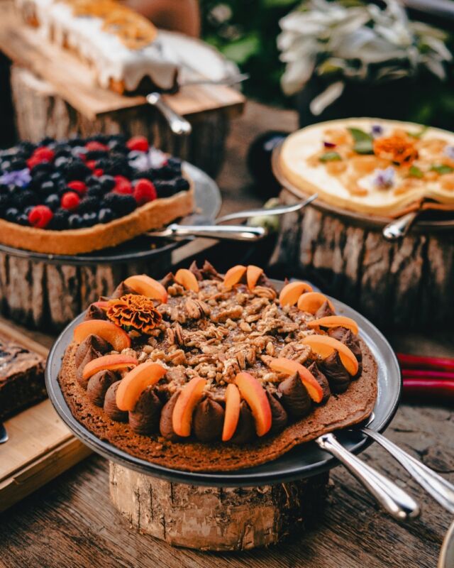 A 100% vegan custom dessert buffet by KTCHN ! 🌱

We take on your culinary challenges to offer you a personalized selection that will delight your guests. Make your event unforgettable with our delicious and ethical creations 🍰

#VeganBuffet #CustomDesserts #KTCHN #EthicalCuisine #gourmetevent