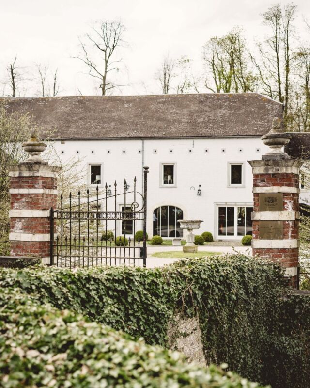 ✨ KTCHN VENUE ✨

Discover the @chateaudelardoisiere : a historic gem in Jodoigne, perfect for your event in a rustic setting. 🏰🌿 Built in 1884, this charming and authentic venue will give your special occasions a unique soul. 🎉 Feel free to contact us for more information!

#ChâteaudeLArdoisière #KTCHNVenue #RusticCharm #EventVenue