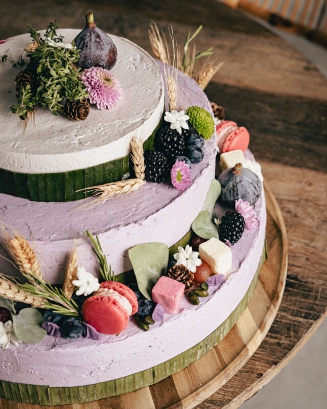 Dreaming of a unique wedding cake? Our pastry chef @despinaantypa will make your dreams come true with her delightful creations 🍰✨

#ktchn #ktchncatering #weddingcatering #weddingcake #pastrychef