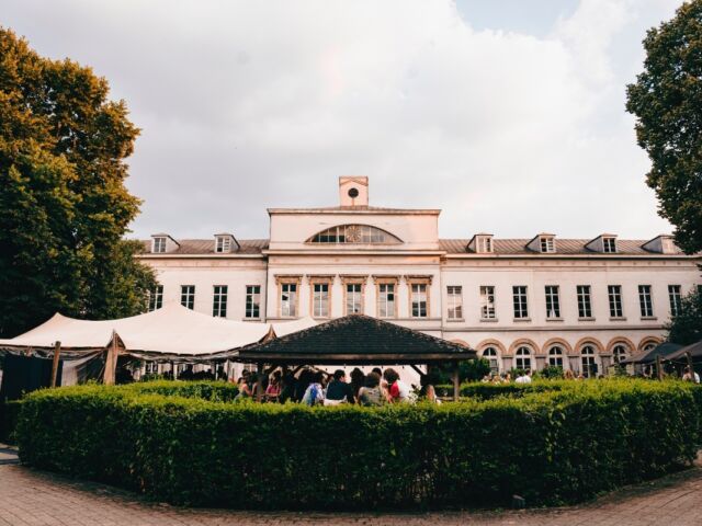 ✨Event venue✨

Discover our partner event venue: @jardin.hospice! Nestled in the heart of Brussels and within the Grand Hospice project, this beautiful oasis is a true hidden gem. Located inside the historic building, Jardin offers a unique and enchanting space for your guests 🌟🌿

#EventVenue #JardinHospice #HistoricCharm #BrusselsEvents