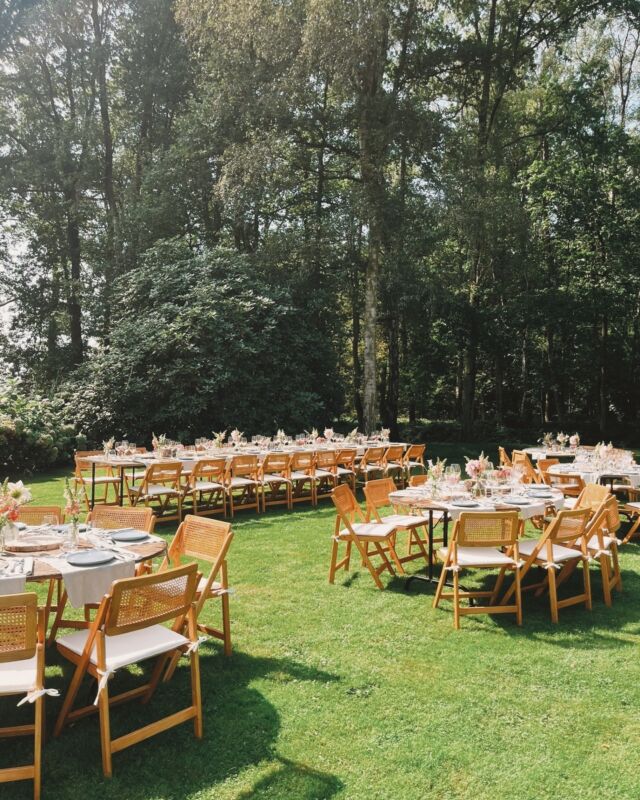 Dinner in the garden was simply enchanting! Hosting this event allowed us to blend fine dining with the beauty of the outdoors. From delectable dishes to our refined tableware, every detail added a touch of elegance to a perfect evening. 🌳

🍽️ @ktchn_catering
🌸 @choux_et_tournesols

#ktchn #ktchncatering #gardendinner #tableware