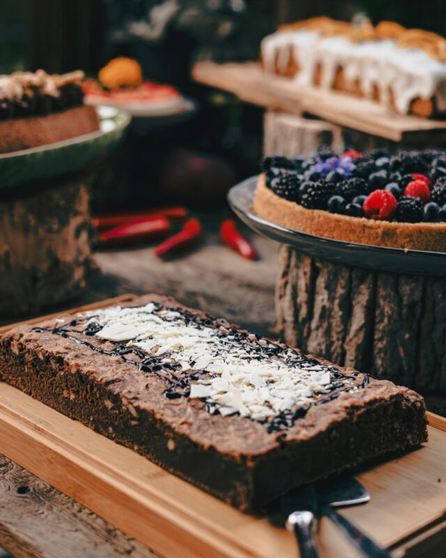 🍫 Vegan cake for chocolate lovers! 🍫
Indulge in this rich treat made with love and 100% plant-based ingredients 🌱💚

#ktchn #ktchncatering #chocolatelovers #vegancake