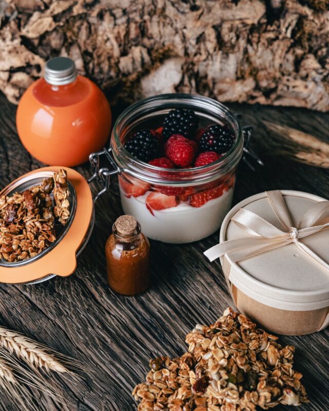 🍓🥕 The sweet touch of your custom KTCHN breakfast: Granola with caramelized dried fruits in Liège syrup, salted butter caramel, Greek yogurt with red berries and fresh carrot-orange juice. Perfect for your morning events with a gourmet twist! 🌞

#ktchncatering #breakfastoption #morningevent