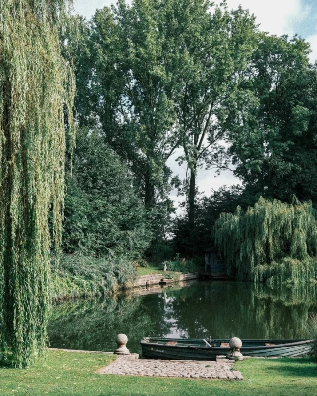 🌿 Discover @fermedebalingue 🌿
An exceptional estate in Silly, nestled between forests and ponds, where elegance meets nature. Explore our diverse spaces for your events: the Gallery, the Barn, the Orangery… ✨

Contact us for info & bookings!

#fermedebalingue #events #wedding #reception #nature #luxury